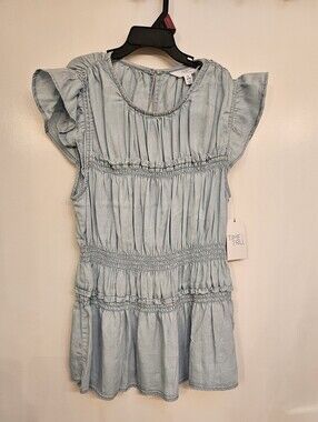NWT Time and Tru Top Womens S 4-6 Light Wash Chambray Flutter Sleeve Smocked